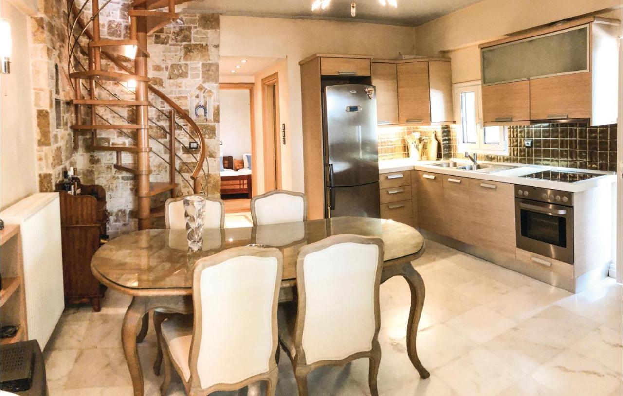 Amazing Home In Artemida With Kitchen Zewnętrze zdjęcie