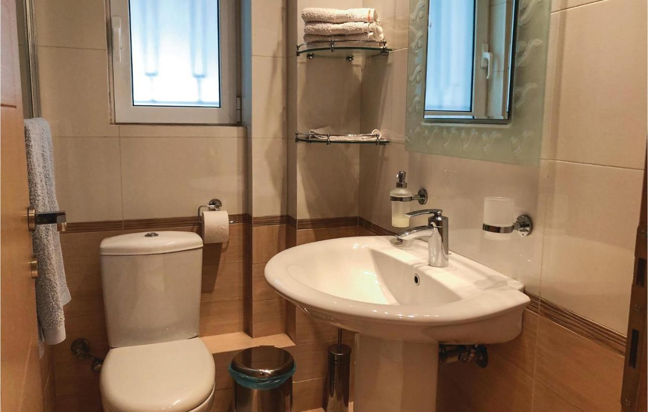Amazing Home In Artemida With Kitchen Zewnętrze zdjęcie