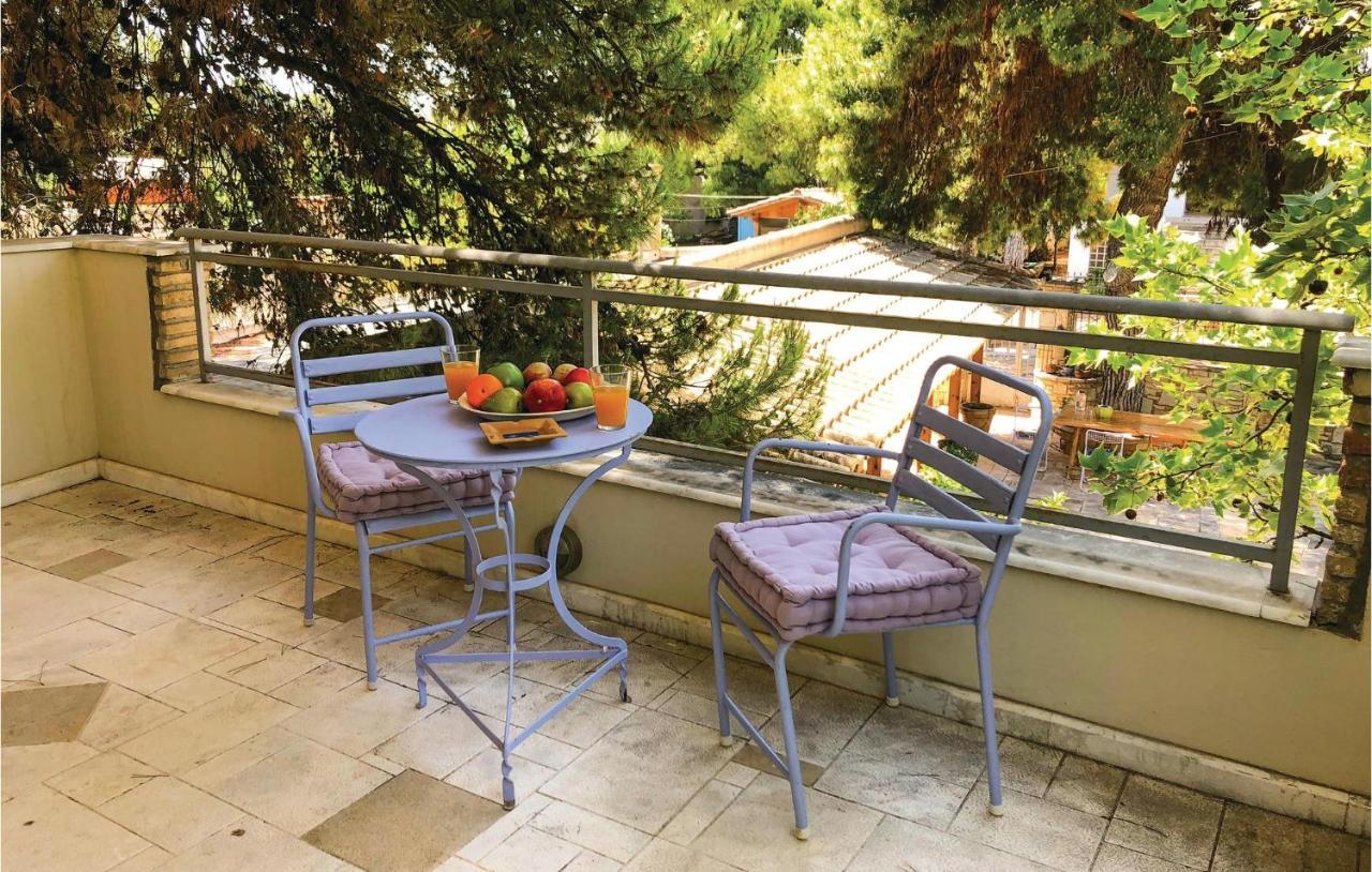 Amazing Home In Artemida With Kitchen Zewnętrze zdjęcie