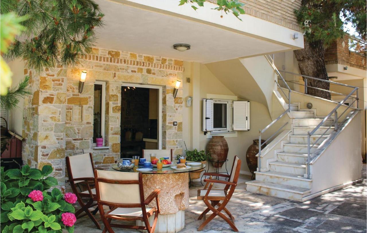 Amazing Home In Artemida With Kitchen Zewnętrze zdjęcie