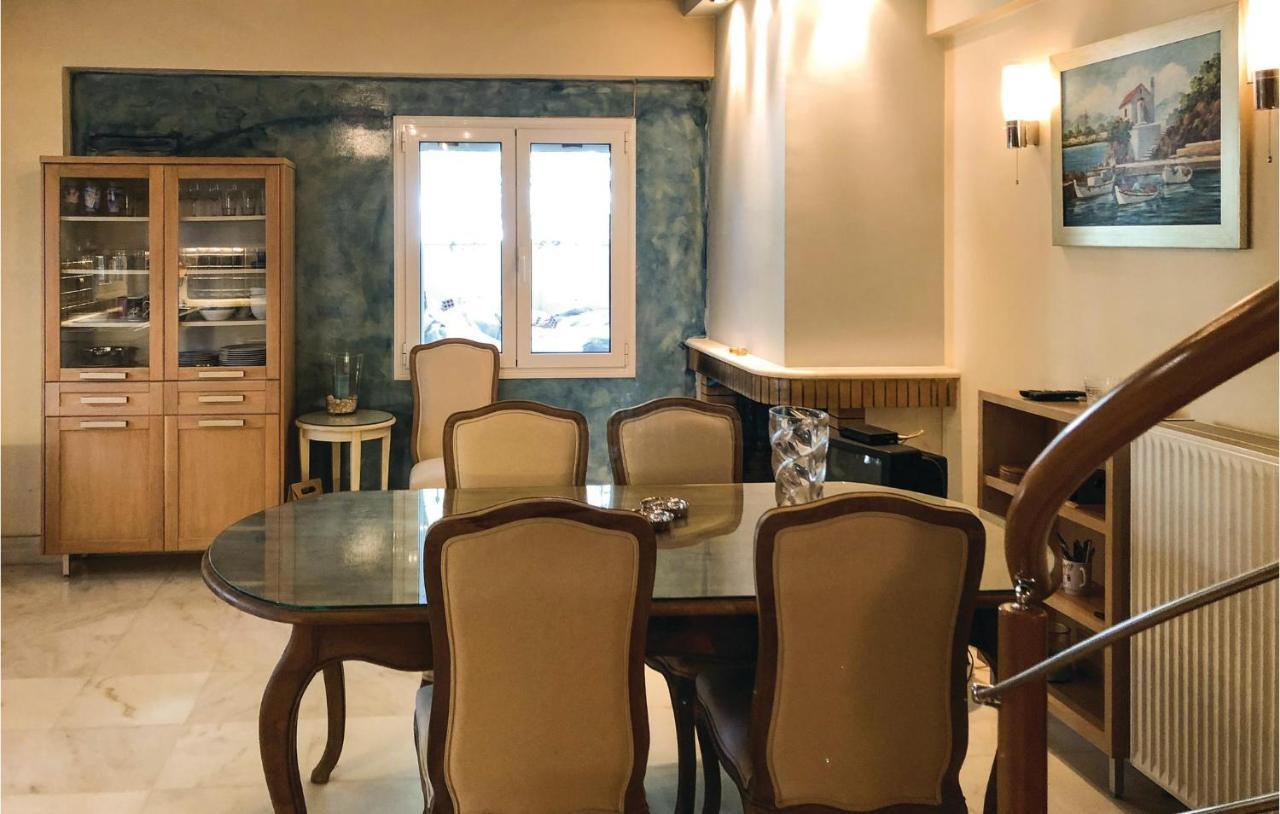 Amazing Home In Artemida With Kitchen Zewnętrze zdjęcie