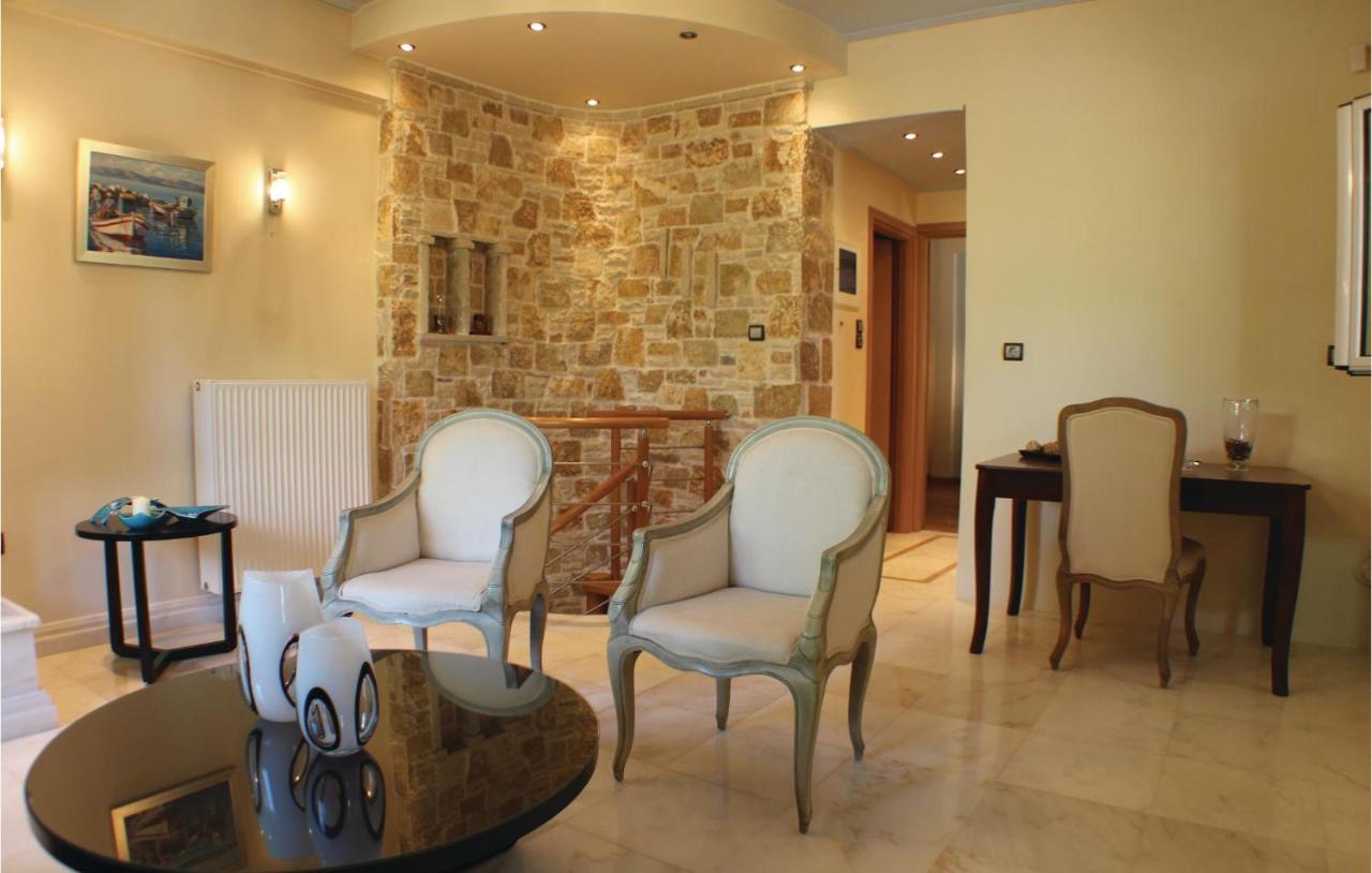 Amazing Home In Artemida With Kitchen Zewnętrze zdjęcie