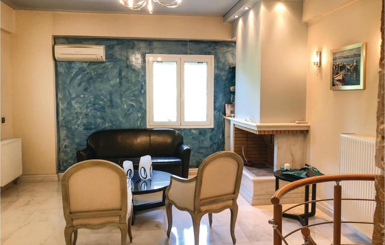Amazing Home In Artemida With Kitchen Zewnętrze zdjęcie