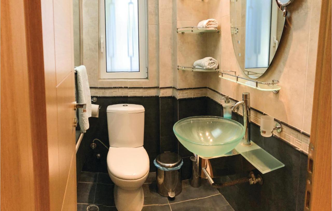 Amazing Home In Artemida With Kitchen Zewnętrze zdjęcie